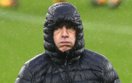 Joachim Low nhăn mặt bởi cơn mưa nặng hạt tại Belfast