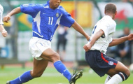 Ronaldinho đã hủy diệt Ashley Cole như thế nào?