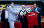Đưa Việt Nam vào Top 100 FIFA, HLV Park chơi đòn gió?