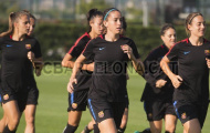 Đội tuyển nữ Barca rạng rỡ trên sân tập