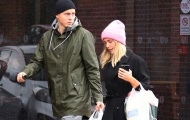 Mặc đại chiến Liverpool, Lindelof rảo bước đi shopping