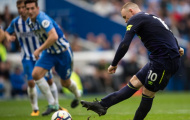 Rooney gây sốc khi sử dụng giày.. siêu cũ