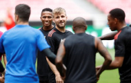 Lukaku pha trò, Martial cười nắc nẻ trên sân tập M.U