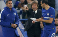 Conte trao 'thư tay' cho học trò trong đêm giông bão