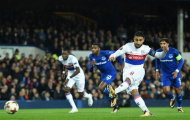 Everton 1-2 Lyon: Hỗn chiến tại Goodison Park 