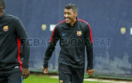 Paulinho cười khoái chí trên sân tập