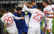 Tình huống loạn đả giữa Ashley Williams và cầu thủ Lyon