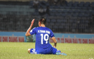 Thanh Hưng đổ máu sau pha va chạm với cầu thủ HAGL