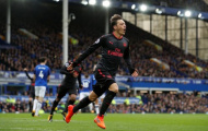 Ozil được CĐV đưa lên mây với màn trình diễn trước Everton