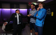 Hạ Liverpool, Tottenham được 2 huyền thoại vào tận phòng thay đồ chia vui