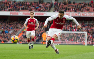 Tân binh Kolasinac lại 'cứu' chiếc ghế... không tựa của Giáo sư