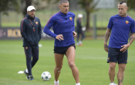 Sao Roma xắn quần tập dợt chờ Chelsea
