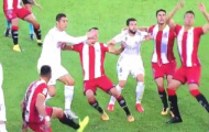 Tịt ngòi, Ronaldo còn bị tố chơi 'đá bẩn'