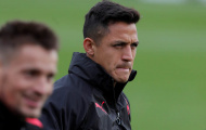 Tương lai chưa rõ, Sanchez và Ozil vẫn rất kiệm lời trên sân tập của Arsenal