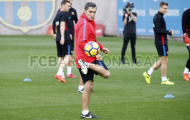 Thuyền trưởng Barca trổ tài tâng bóng