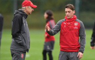 Nghe theo Wenger, Ozil 'cày nát' sân tập của Arsenal