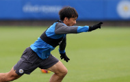 Okazaki tập luyện cật lực trước trận chiến với Stoke