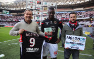 Balotelli lại gây 'bão' trong ngày Nice chiến thắng