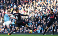 Bellerin 'mất hồn' trước cú sút của De Bruyne