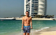 SỐC: Terry chống nạng... du hí Dubai