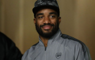 Lacazette bị hắt hủi, người đại diện nói gì?