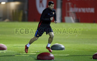 Vắng Messi, Luis Suarez lẻ loi trên sân tập