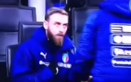 Cận cảnh De Rossi nổi điên với Ventura bên ngoài đường biên