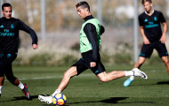 Bạn gái vừa sinh, Ronaldo đã bỏ đi tập luyện