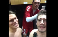 Theo chân 'Lord' Bendtner khám phá phòng thay đồ của Đan Mạch