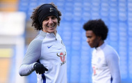 Làm hòa với Conte, Luiz tươi như được mùa khuấy động sân tập Chelsea