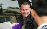 Paul Scholes lạnh lùng, Ryan Giggs tươi cười với NHM Việt Nam