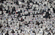 CĐV Lyon đồng loạt học Messi khoe áo đấu, ủng hộ Fekir