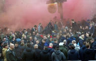 Chưa tới 'giờ G', CĐV Feyenoord đã 'quẩy nát' thành phố Manchester