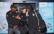 Thua Basel, Paul Pogba vẫn 'quẩy' mạnh trên đường về Manchester