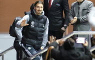 Được hứa hẹn suất đá chính, Ibrahimovic tươi tắn vẫy tay chào NHM ở Lowry