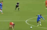 Khoảnh khắc 'ác mộng' của fan Liverpool khi đối đầu với Chelsea