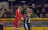 Cú va đập khiến James Rodriguez bất tỉnh ngay trên sân