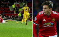 Tắc bóng như Vidic, Lindelof nói gì?