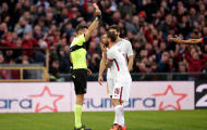 Thẳng tay tát đối thủ, De Rossi mang họa cho Roma