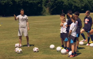 Beckham khiến lớp hậu bối lác mắt với kỹ năng chơi bóng của mình