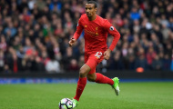NÓNG: Joel Matip 'ngồi chơi xơi nước' đến hết năm