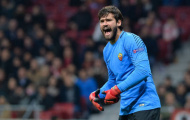 Thủ thành AS Roma gây sốt khi cản được Panenka dù suýt té