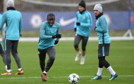 Kante một mình 'cân team' trong buổi tập mới của Chelsea