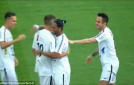 'Lão tướng' Ronaldinho lại gây choáng với siêu phẩm từ giữa sân