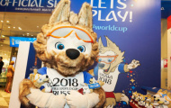 Sói Zabivaka náo loạn cửa hàng bán đồ World Cup 2018 đầu tiên 