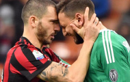 Gianluigi Donnarumma bật khóc nức nở, đàn anh phải an ủi
