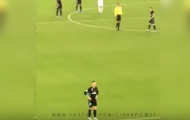 Ronaldo bực tức khi CĐV liên tục gọi tên Messi