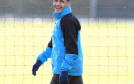 Bị chỉ trích gay gắt, Alexis Sanchez vẫn rạng rỡ trên sân tập
