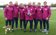 Pep Guardiola cân bằng 'hat-trick' của Conte