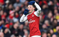 Ozil volley đẹp mắt, mang Arsenal gần hơn với top 4